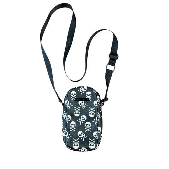 Betsey Johnson skull and crossbones black white crossbody bag - Picture 2 of 9